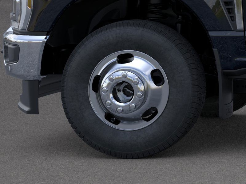 Ford Super Duty F-350 DRW Vehicle Image 19