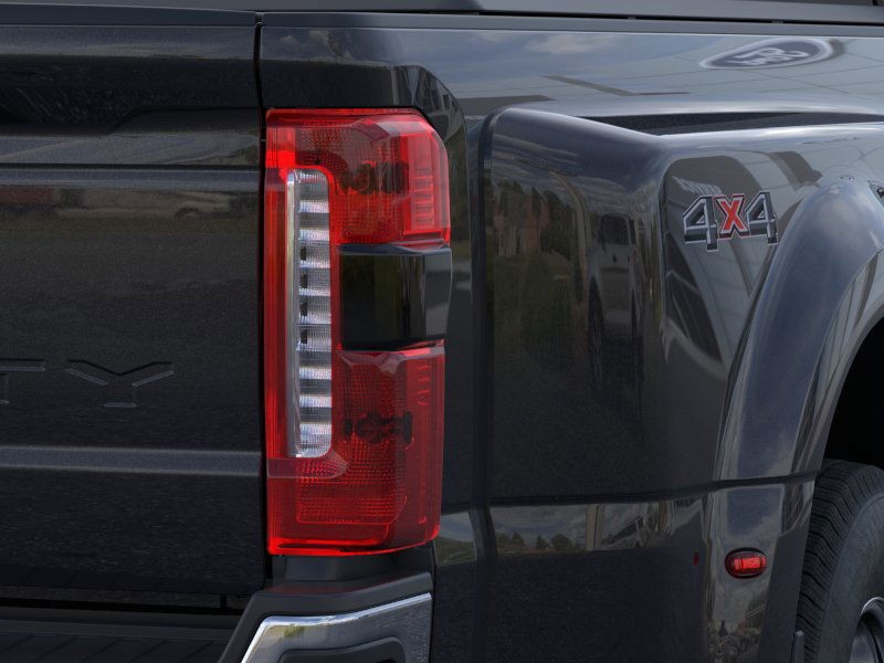 Ford Super Duty F-350 DRW Vehicle Image 21