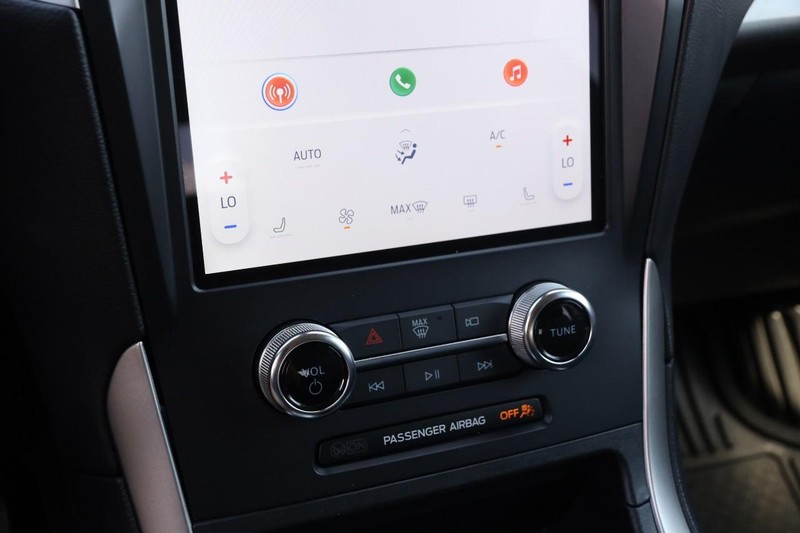 Ford Edge Vehicle Image 16