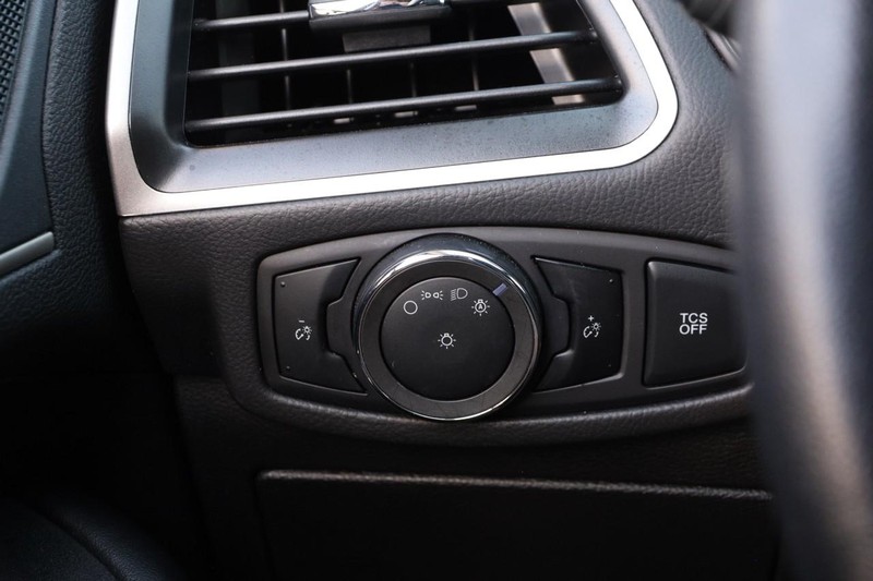 Ford Edge Vehicle Image 17