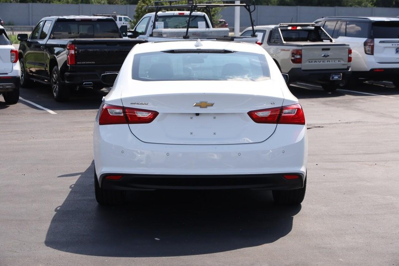 Chevrolet Malibu Vehicle Image 06