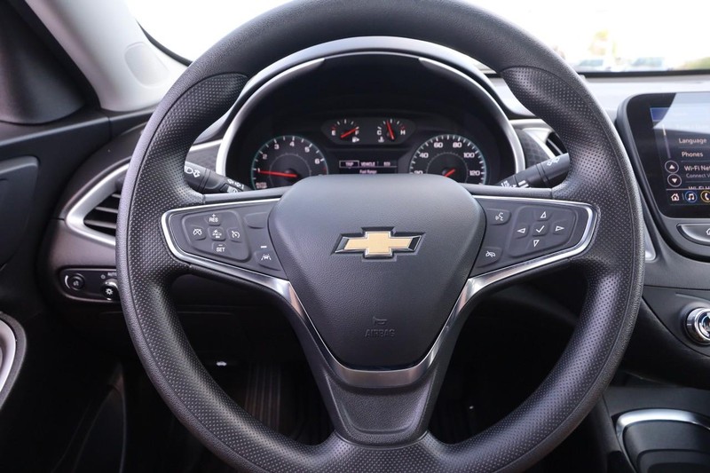 Chevrolet Malibu Vehicle Image 11