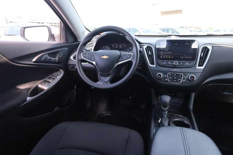 Chevrolet Malibu Vehicle Image 21