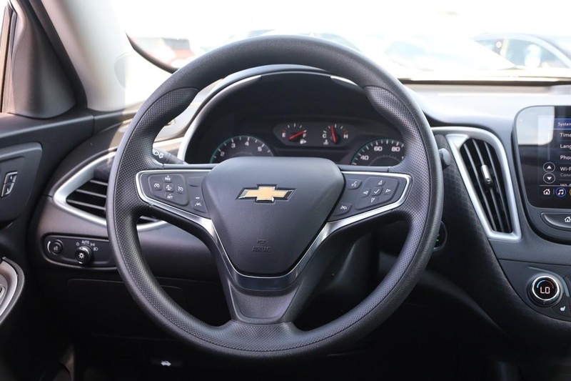 Chevrolet Malibu Vehicle Image 22