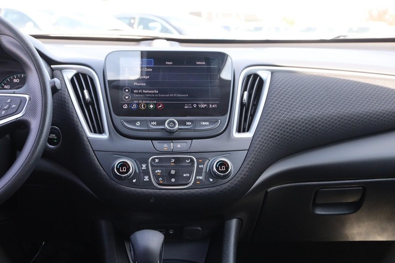 Chevrolet Malibu Vehicle Image 23
