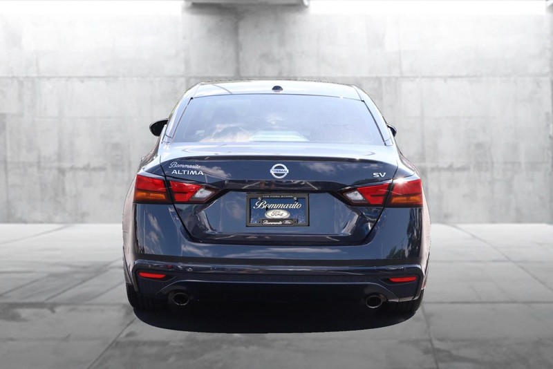 Nissan Altima Vehicle Image 06