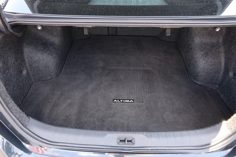Nissan Altima Vehicle Image 07