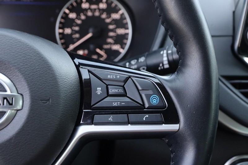 Nissan Altima Vehicle Image 13