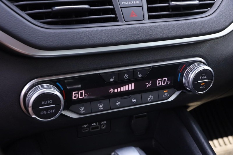 Nissan Altima Vehicle Image 18