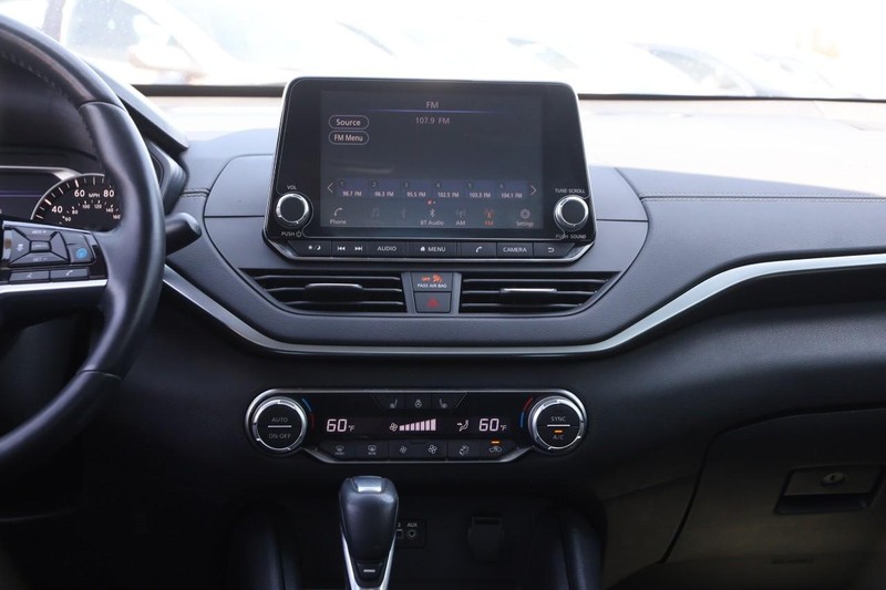 Nissan Altima Vehicle Image 23
