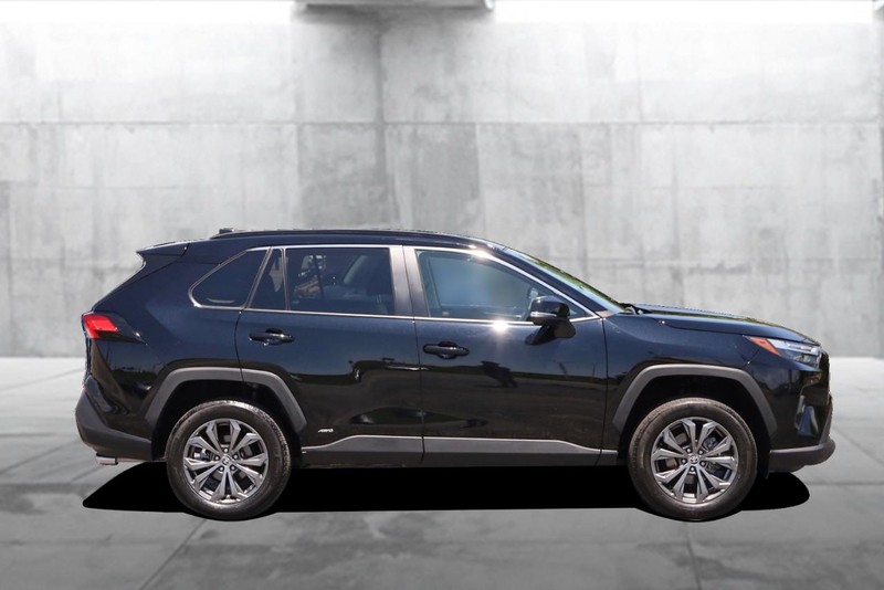 Toyota RAV4 Hybrid Vehicle Image 05