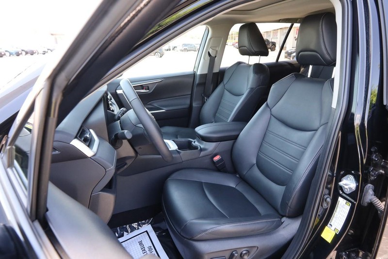 Toyota RAV4 Hybrid Vehicle Image 10