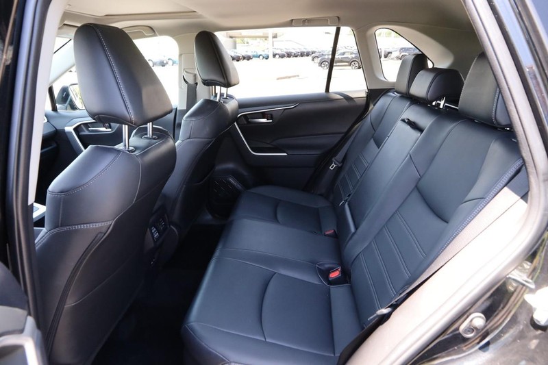 Toyota RAV4 Hybrid Vehicle Image 11