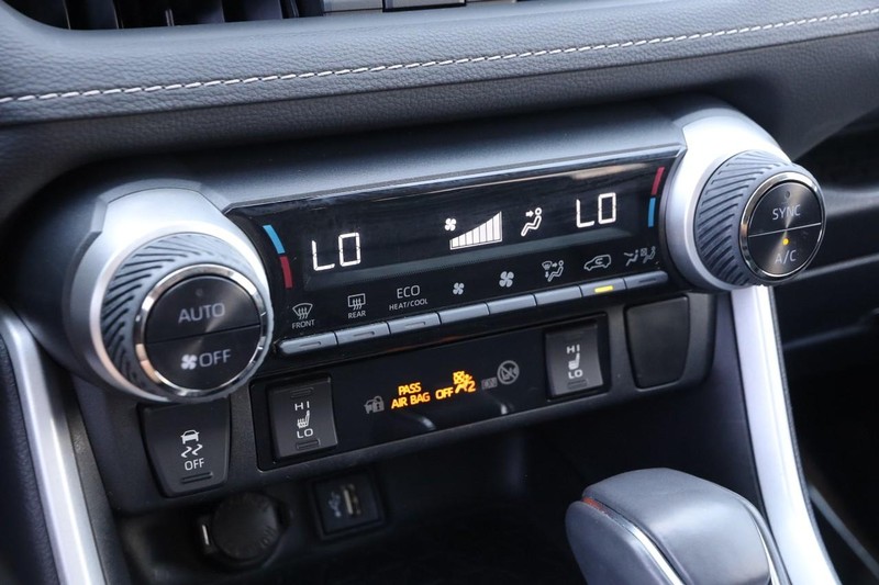 Toyota RAV4 Hybrid Vehicle Image 19