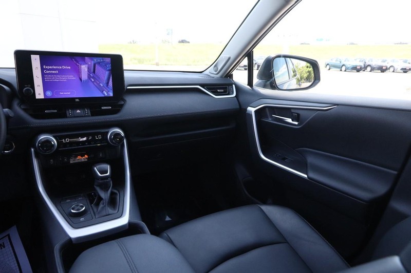 Toyota RAV4 Hybrid Vehicle Image 26