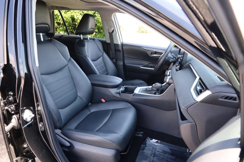 Toyota RAV4 Hybrid Vehicle Image 27