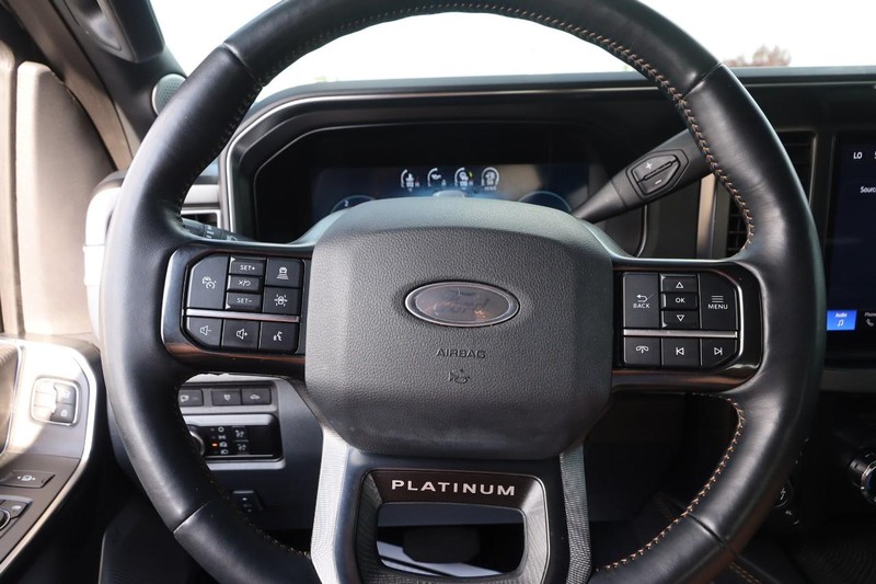 Ford Super Duty F-350 SRW Vehicle Image 11