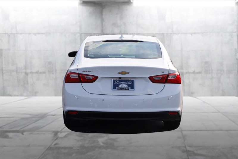 Chevrolet Malibu Vehicle Image 06