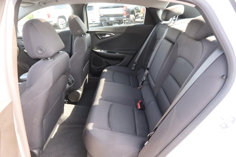 Chevrolet Malibu Vehicle Image 09