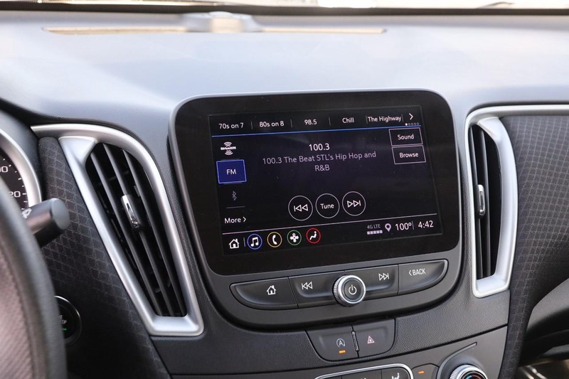 Chevrolet Malibu Vehicle Image 15