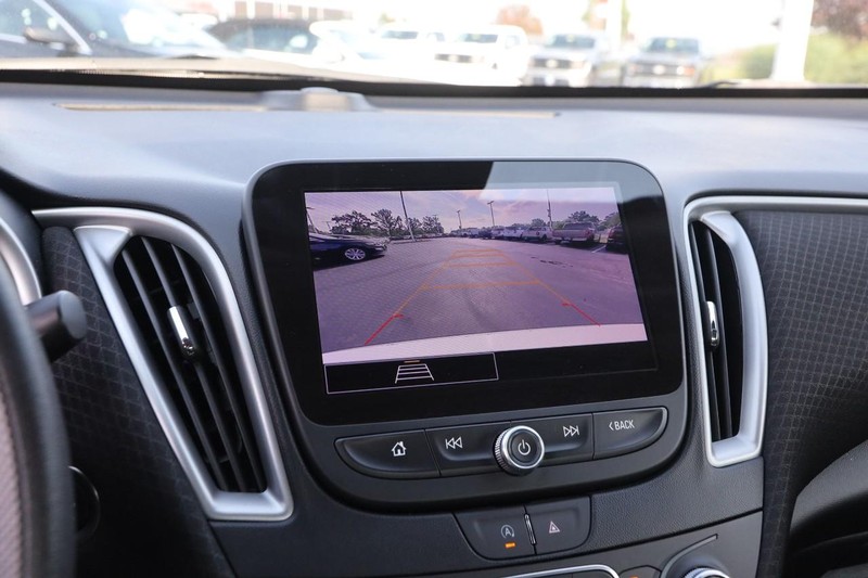 Chevrolet Malibu Vehicle Image 16