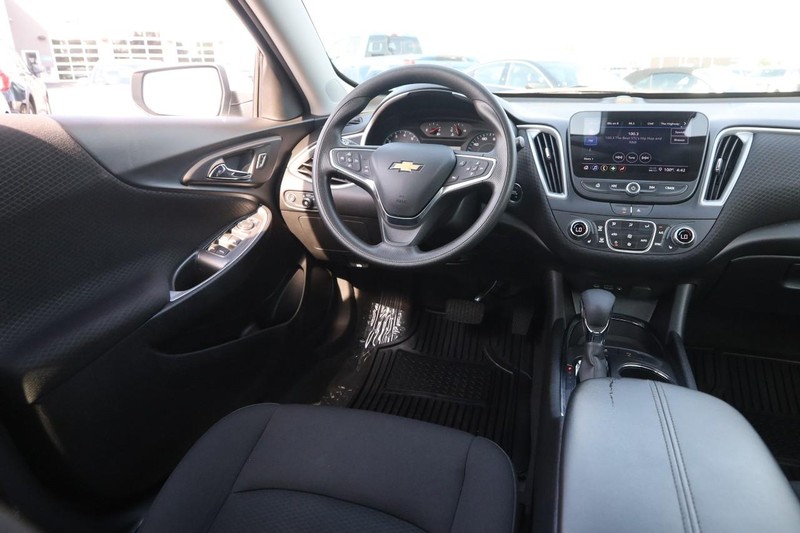 Chevrolet Malibu Vehicle Image 19