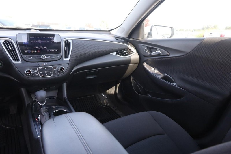 Chevrolet Malibu Vehicle Image 22