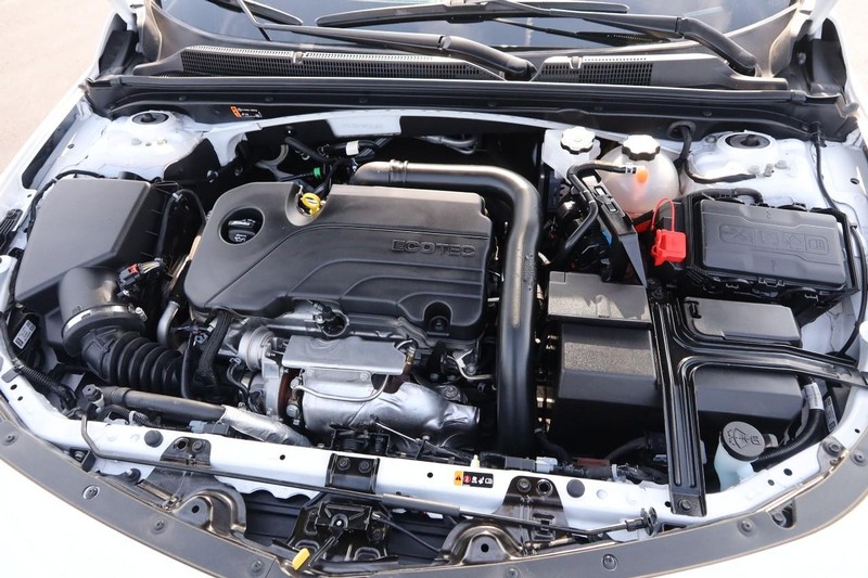 Chevrolet Malibu Vehicle Image 24