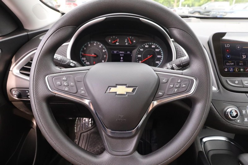 Chevrolet Malibu Vehicle Image 10