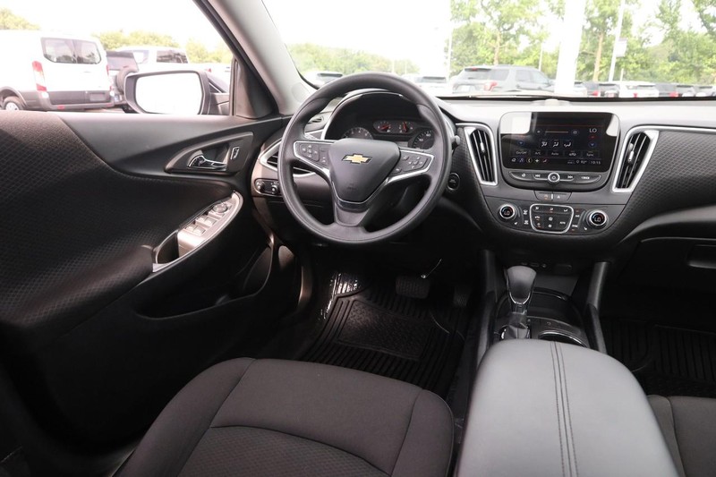 Chevrolet Malibu Vehicle Image 20