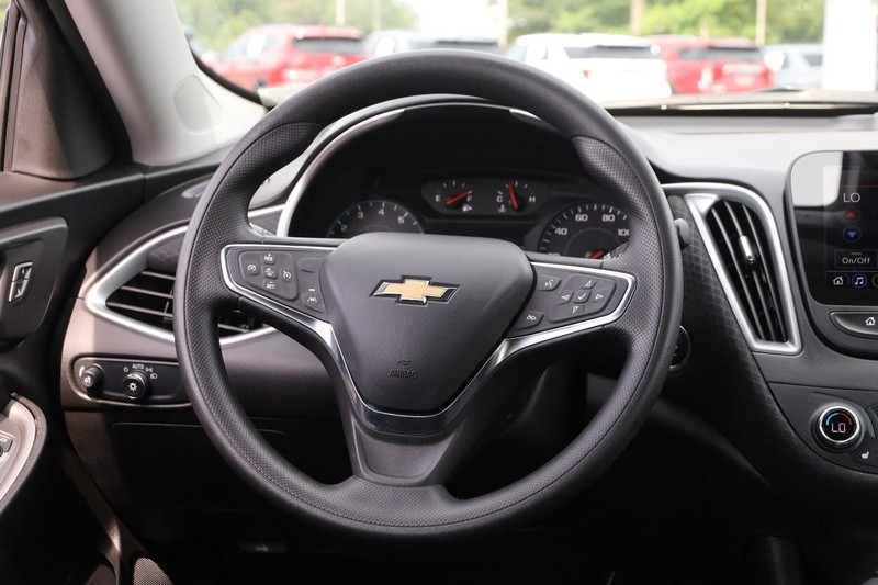 Chevrolet Malibu Vehicle Image 21