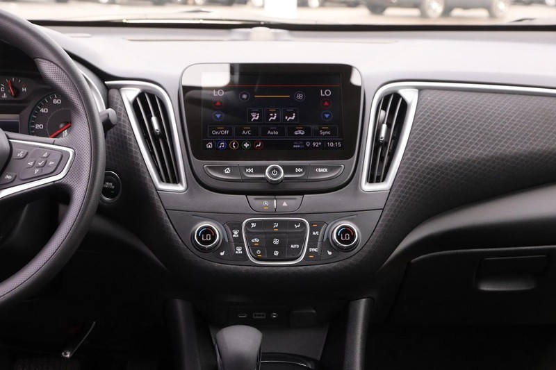 Chevrolet Malibu Vehicle Image 22