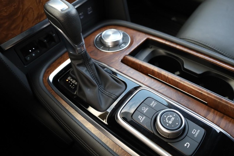 Nissan Armada Vehicle Image 19