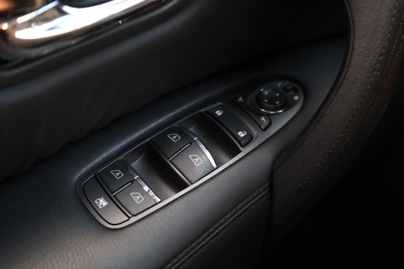 Nissan Armada Vehicle Image 21