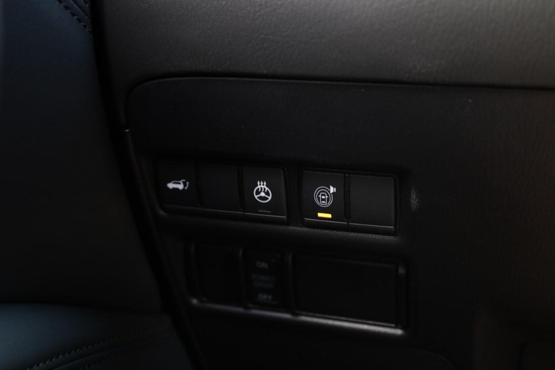 Nissan Armada Vehicle Image 23