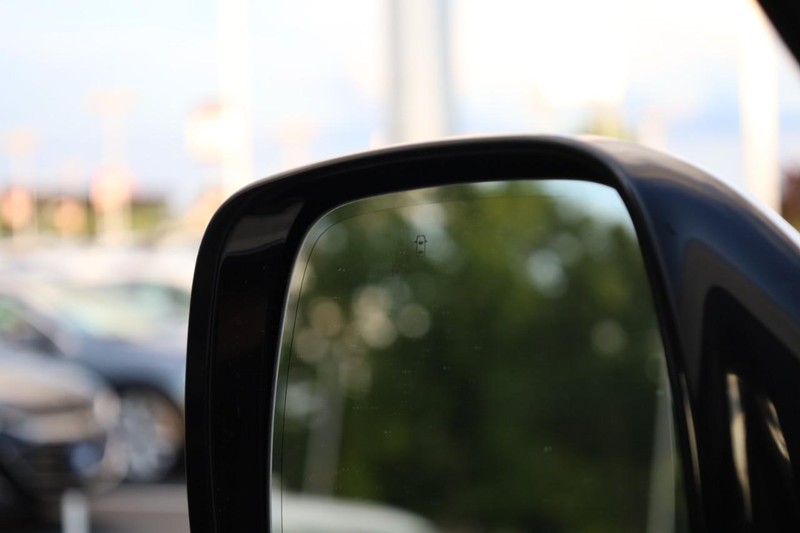 Nissan Armada Vehicle Image 24