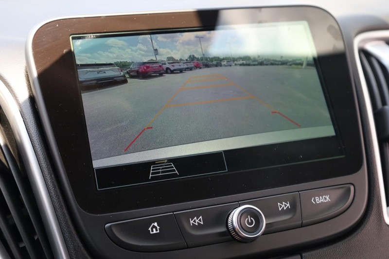 Chevrolet Malibu Vehicle Image 12