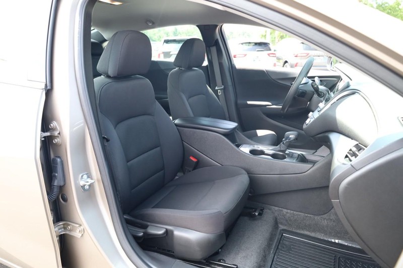 Chevrolet Malibu Vehicle Image 22