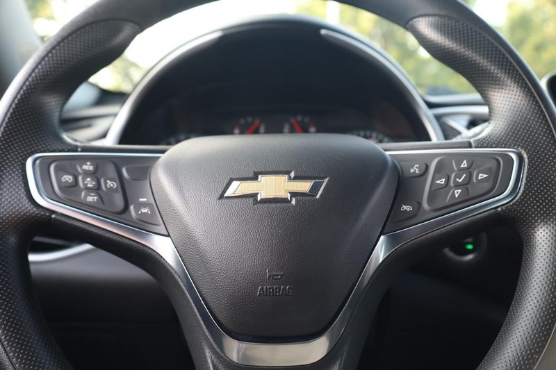 Chevrolet Malibu Vehicle Image 09