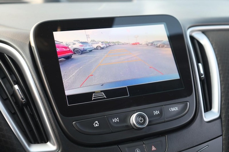 Chevrolet Malibu Vehicle Image 12