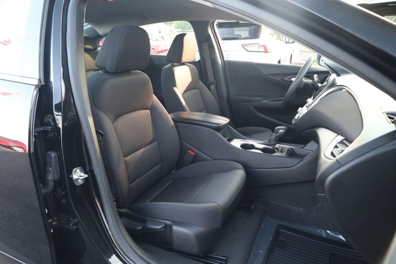 Chevrolet Malibu Vehicle Image 22
