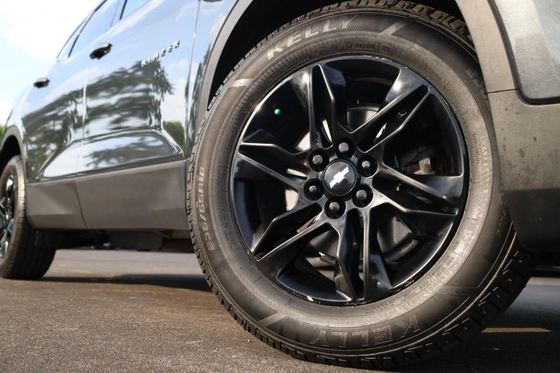 Chevrolet Blazer Vehicle Image 03