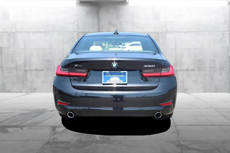 BMW 3 Series Vehicle Image 06