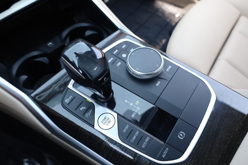 BMW 3 Series Vehicle Image 18