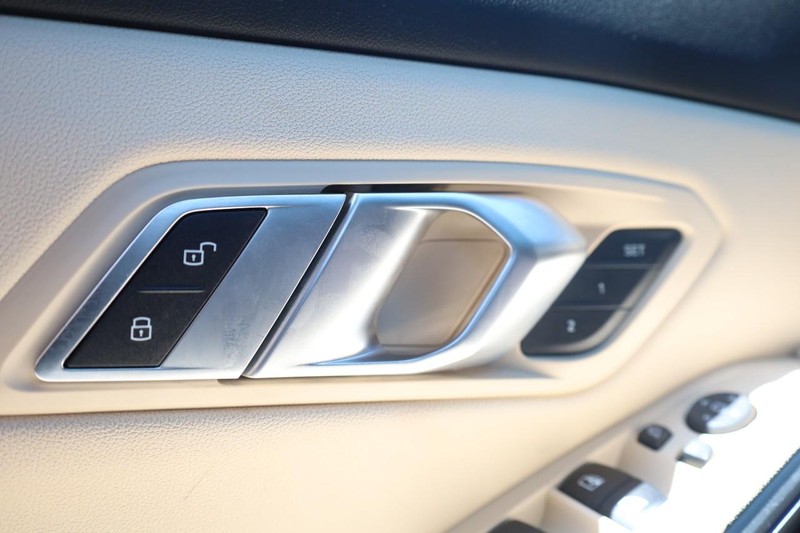 BMW 3 Series Vehicle Image 21
