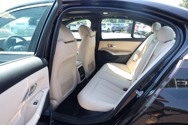 BMW 3 Series Vehicle Image 24