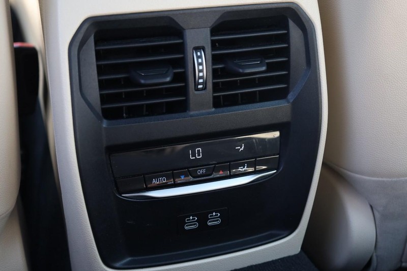 BMW 3 Series Vehicle Image 25