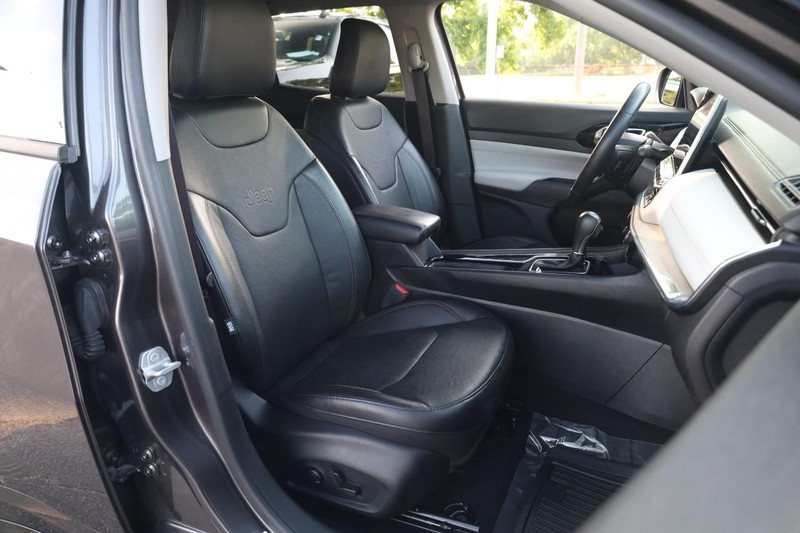 Jeep Compass Vehicle Image 25