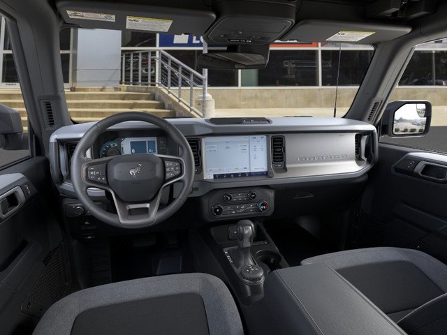 Ford Bronco Vehicle Full-screen Gallery Image 9