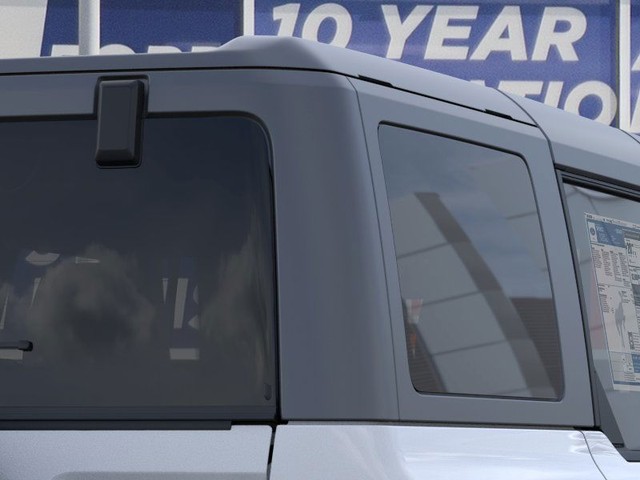 Ford Bronco Vehicle Full-screen Gallery Image 25